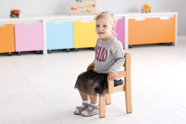 Stoel beuken zithoogte 21 cm, 1 – 2 jaar