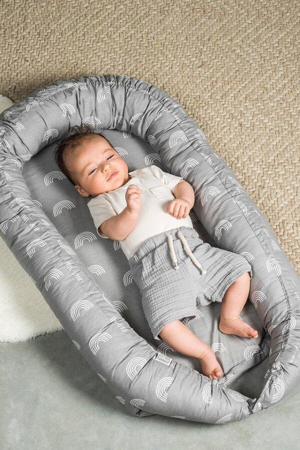 Jollein Babynestje Rainbow grey – met regenboogjes grijs