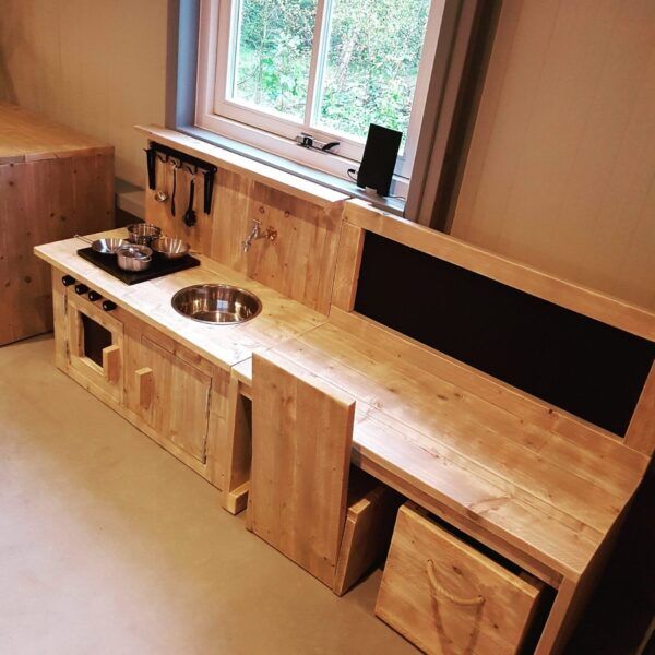 Steigerhouten Kinderkeuken met speeltafel en krijtbord