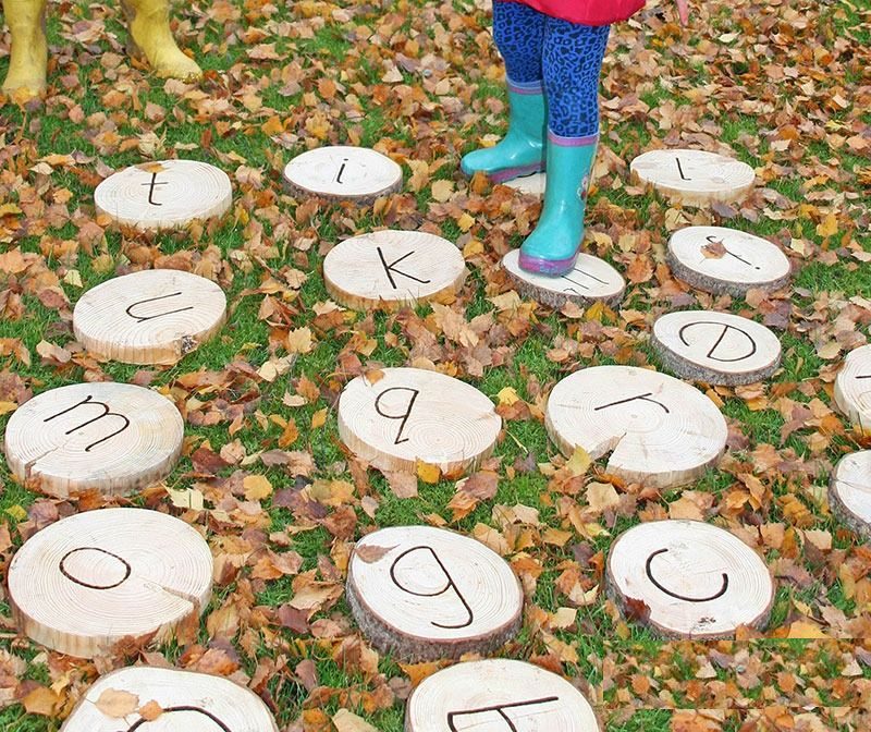 Een set grote houten alfabetstapstenen - 26 stuks