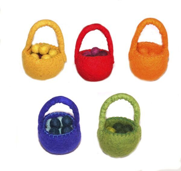 Viltballen in gekleurde mandjes (5 stuks)