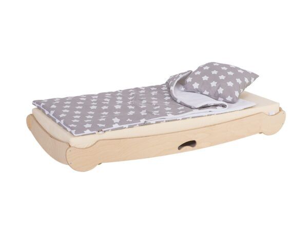 Houten rustbed met matras – stapelbaar