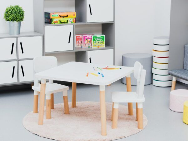 Daley Luke Kindertafel 80 x 80 cm Leeftijd: 5 – 6 jaar