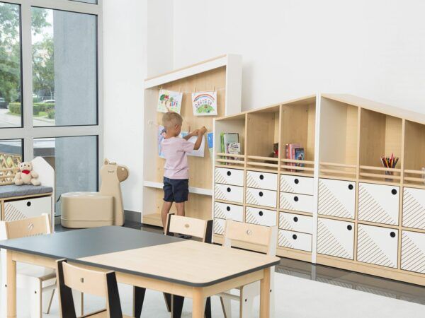 Davi huisje voor kunstwerken Links