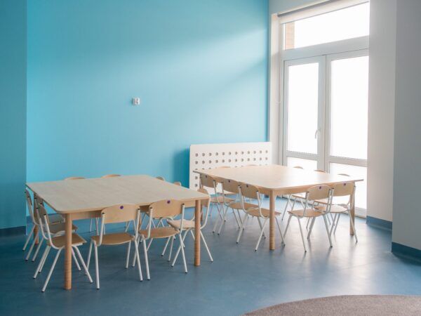 Kinderopvangtafel voor 10 kinderen – in hoogte verstelbaar