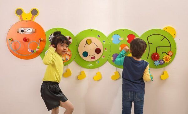 Wandspeelbord – Wandelement Rups