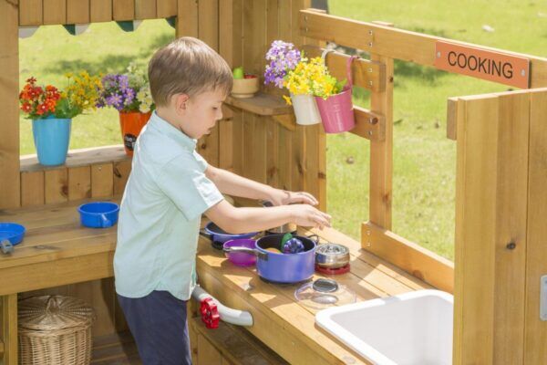 Buitenkeuken met pomp