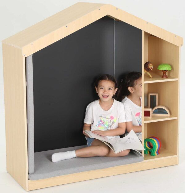 Cosy Speelhuisje met Krijtbord