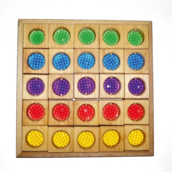 Bauspiel Set van 25 kubus bouwblokken met kleuren in houten box