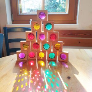Bauspiel Set van 25 kubus bouwblokken met kleuren in houten box