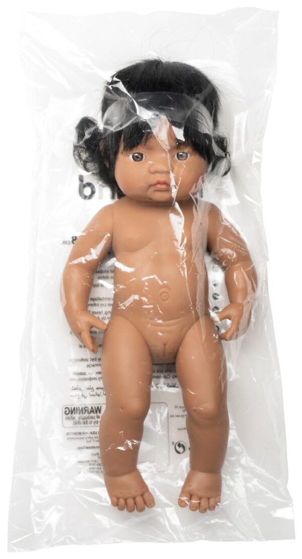 Miniland Pop Latijns-Amerikaans Meisje met haar – 38 cm