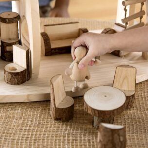 Guidecraft Natuurlijke Houten Poppenhuis Set foto 2