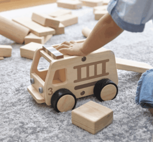 Guidecraft Houten Brandweerwagen foto 2