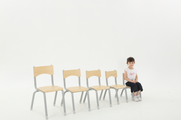 Olaf Kinderstoel Zithoogte 43 cm – 10-12 jaar foto 2