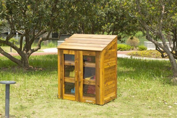 Buitenkast met transparante deuren