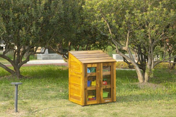 Buitenkast met transparante deuren