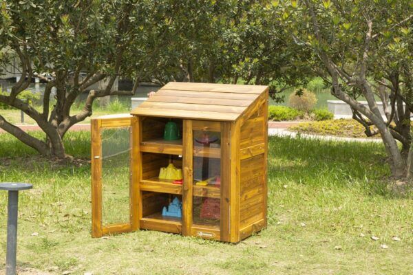 Buitenkast met transparante deuren