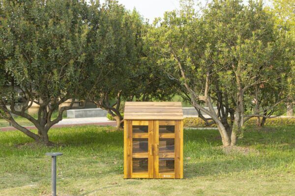 Buitenkast met transparante deuren