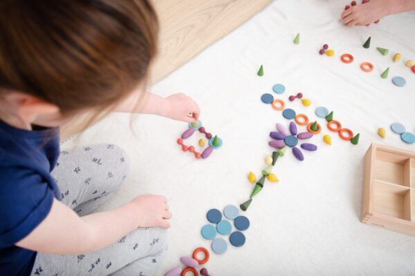 Tickit Loose Parts Houten Regenboog schatten in Sorteerbak – 109 delig