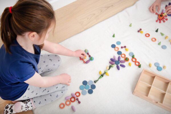 Tickit Loose Parts Houten Regenboog schatten in Sorteerbak – 109 delig