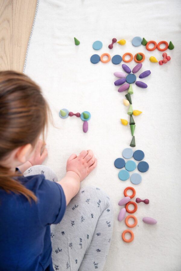 Tickit Loose Parts Houten Regenboog schatten in Sorteerbak – 109 delig