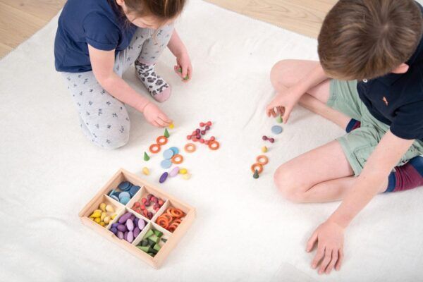 Tickit Loose Parts Houten Regenboog schatten in Sorteerbak – 109 delig