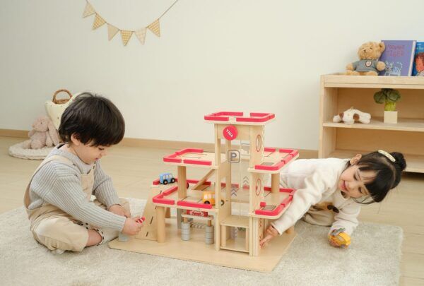 Grote Houten Parkeergarage met Panorama Lift – Inclusief Auto’s & Helikopter