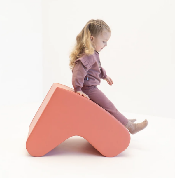 Rocking Chair Soft Play Poef – Zalm Roze Schommelstoel