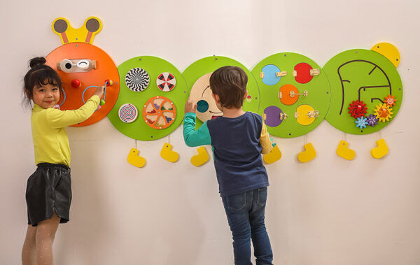 Vigatoys Wandspeelbord Rups Groot