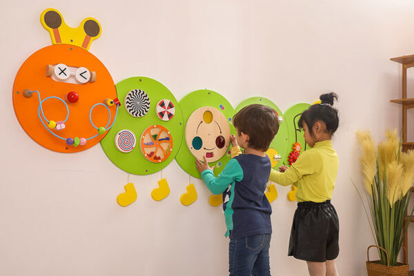 Vigatoys Wandspeelbord Rups Groot